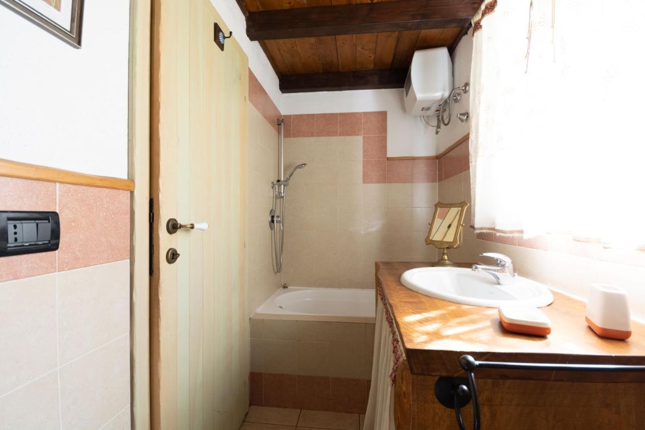 Villa Ferulas Oliena Ngoại thất bức ảnh